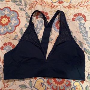 NWOT - Lululemon sports bra - with pads